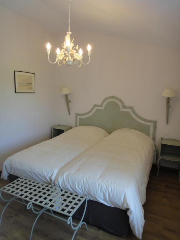 Les Terres De Saint Hilaire Bed and Breakfast Ollières Δωμάτιο φωτογραφία