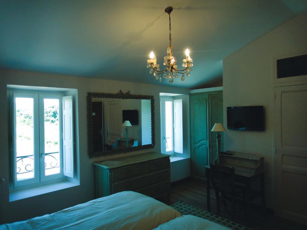 Les Terres De Saint Hilaire Bed and Breakfast Ollières Δωμάτιο φωτογραφία